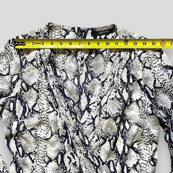 Arc & Co Long Sleeve Snakeskin Print Shortalls Romper Size Large - Picture 8 of 15